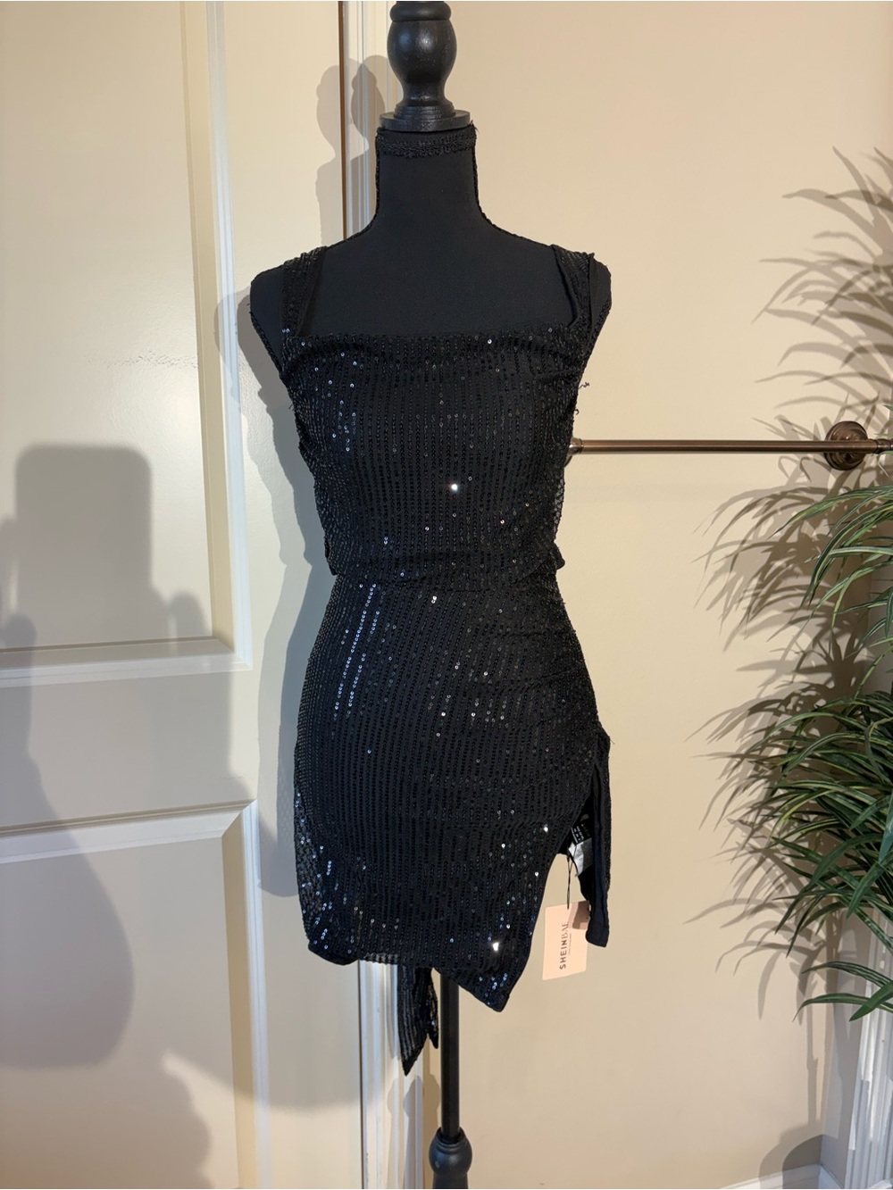 Black Sequin Square-Neck Mini Dress with Side Slit SHEIN